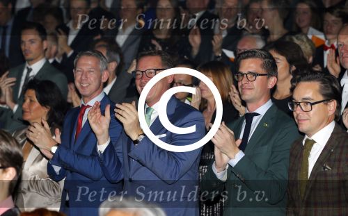 Den Bosch 23 november 2014
Premiere Sound of music in de parade in Den Bosch. 
De cast bestaat uit Anouk Maas Ad Knippels Maaike Widdershoven
Tony Neef Cindy Bell en  Vajen v d Bosch in de Albert Verlinde produktie. Albert en Onno Hoes
