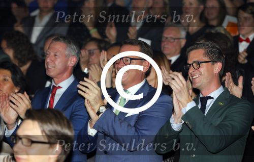 Den Bosch 23 november 2014
Premiere Sound of music in de parade in Den Bosch. 
De cast bestaat uit Anouk Maas Ad Knippels Maaike Widdershoven
Tony Neef Cindy Bell en  Vajen v d Bosch in de Albert Verlinde produktie. Albert en Onno Hoes