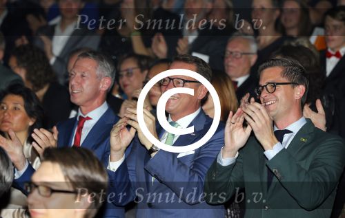 Den Bosch 23 november 2014
Premiere Sound of music in de parade in Den Bosch. 
De cast bestaat uit Anouk Maas Ad Knippels Maaike Widdershoven
Tony Neef Cindy Bell en  Vajen v d Bosch in de Albert Verlinde produktie. Albert en Onno Hoes