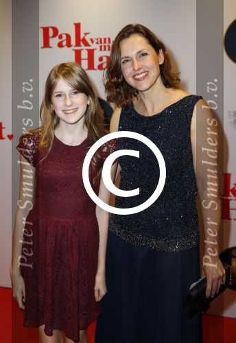 Hilversum 27 oktober 2014
Premiere film pak van mijn hart van Kees v Nieuwkerk. Anniko v Santen met dochter