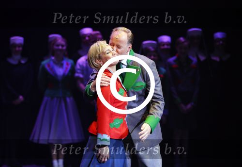 Den Bosch 23 november 2014
Premiere Sound of music in de parade in Den Bosch. 
De cast bestaat uit Anouk Maas Ad Knippels Maaike Widdershoven
Tony Neef Cindy Bell en  Vajen v d Bosch in de Albert Verlinde produktie.