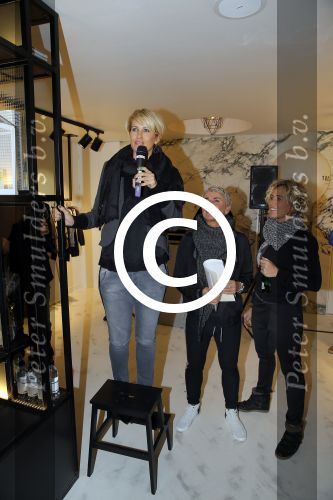 Amsterdam 20 november 2014
Opening winkel 10 days in de cornelis schuytstraat. Anouk Smulders opent de winkel en de oprichters van 10 days Barbara Hilbrink en Myon Veenendaal zij natuurlijk aanwezig. Ook Suus Zeelenberg neemt het woord