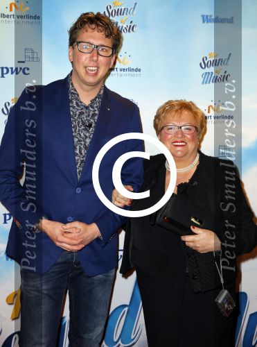 Den Bosch 23 november 2014
Premiere Sound of music in de parade in Den Bosch. Arijan v Bavel met zijn moeder