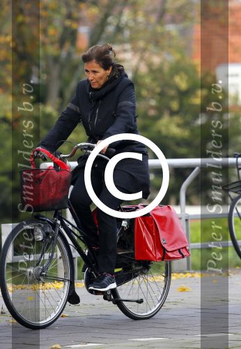 Amsterdam 7 november 2014
Astrid Joosten doet op de fiets boodschappen in Amsterdam zuid