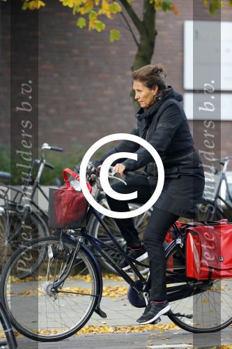 Amsterdam 7 november 2014
Astrid Joosten doet op de fiets boodschappen in Amsterdam zuid