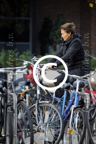 Amsterdam 7 november 2014
Astrid Joosten doet op de fiets boodschappen in Amsterdam zuid