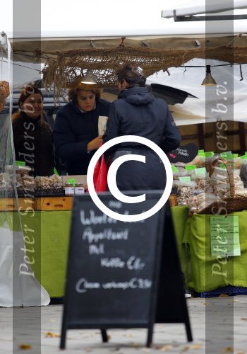 Amsterdam 7 november 2014
Astrid Joosten doet op de fiets boodschappen in Amsterdam zuid