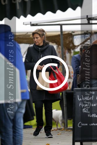 Amsterdam 7 november 2014
Astrid Joosten doet op de fiets boodschappen in Amsterdam zuid