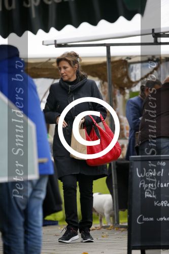 Amsterdam 7 november 2014
Astrid Joosten doet op de fiets boodschappen in Amsterdam zuid