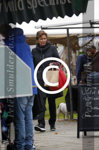 Amsterdam 7 november 2014
Astrid Joosten doet op de fiets boodschappen in Amsterdam zuid