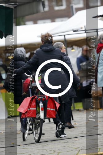Amsterdam 7 november 2014
Astrid Joosten doet op de fiets boodschappen in Amsterdam zuid