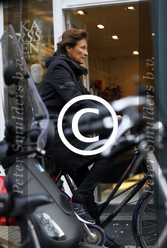 Amsterdam 7 november 2014
Astrid Joosten doet op de fiets boodschappen in Amsterdam zuid