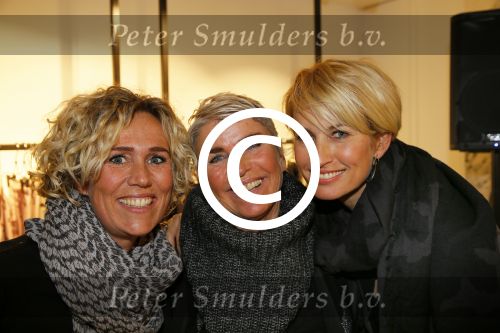 Amsterdam 20 november 2014
Opening winkel 10 days in de cornelis schuytstraat. Anouk Smulders opent de winkel en de oprichters van 10 days Barbara Hilbrink en Myon Veenendaal zij natuurlijk aanwezig. Ook Suus Zeelenberg neemt het woord