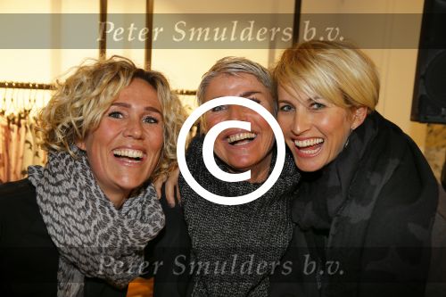 Amsterdam 20 november 2014
Opening winkel 10 days in de cornelis schuytstraat. Anouk Smulders opent de winkel en de oprichters van 10 days Barbara Hilbrink en Myon Veenendaal zij natuurlijk aanwezig. Ook Suus Zeelenberg neemt het woord