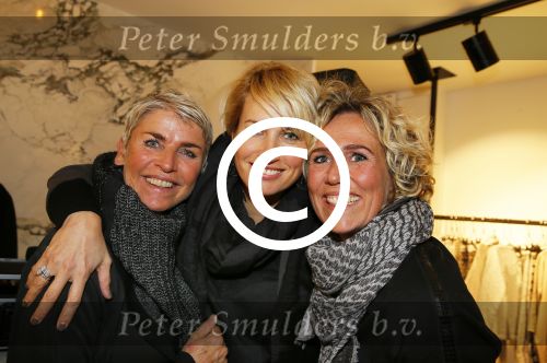 Amsterdam 20 november 2014
Opening winkel 10 days in de cornelis schuytstraat. Anouk Smulders opent de winkel en de oprichters van 10 days Barbara Hilbrink en Myon Veenendaal zij natuurlijk aanwezig. Ook Suus Zeelenberg neemt het woord
