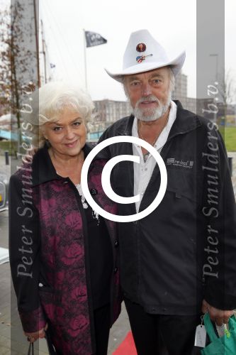 Amsterdam 7 december 2014
George Baker ( Hans Bouwens) vietr met familie en collega\'s zijn 70e verjaardag.
Ben Steneker met vrouw