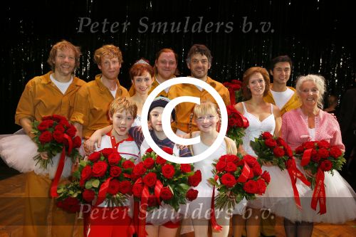 Scheveningen 30 november 2014
Premiere Billy Elliot in het circustheater met in de hoofdrollen Pia Douwes Carry Tefsen Bas Heerkens Reinier Demeijer en Bas Grevelink. Billy werd gespeeld door Carlos Puts.