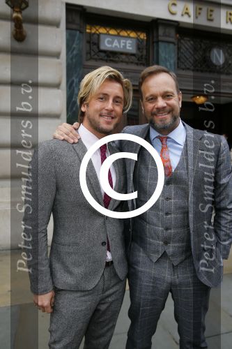 Londen 15 december 2014
Chantal janzen en Marco Geerartz trouwen in Hotel Cafe Royal.