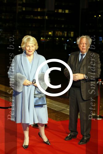 Utrecht 8 december 2014
Mr Pieter v Vollenhoven viert samen met zijn familie ,Prinses Margriet Prins Maurits Prinses Marilene Prins Bernhard Jr. Prinses Annette Prins Floris Prinses Aimee Prins Pieter Christiaan en Prinses Anita zijn 75e verjaardag in het Beatrix theater.