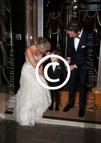 Londen 15 december 2014Chantal Janzen en Marco Geeratz trouwen in Hotal Cafe Royal.Het feest is s avonds in hotel Claridge\'s. Ook zoon james is erbij