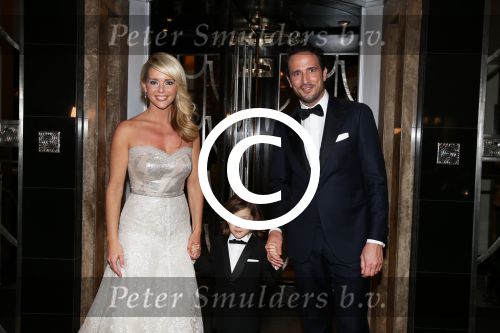 Londen 15 december 2014Chantal Janzen en Marco Geeratz trouwen in Hotal Cafe Royal.Het feest is s avonds in hotel Claridge\'s. Ook zoon james is erbij