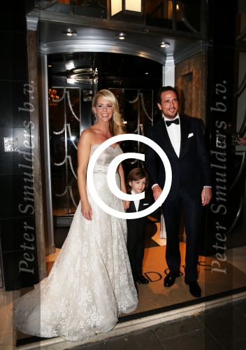 Londen 15 december 2014Chantal Janzen en Marco Geeratz trouwen in Hotal Cafe Royal.Het feest is s avonds in hotel Claridge\'s. Ook zoon james is erbij