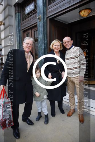 Londen 15 december 2014
Chantal Janzen en Marco Geeratz trouwen in Hotal Cafe Royal.
Het feest is s avonds in hotel Claridge\'s. Ouders en zoon Chantal