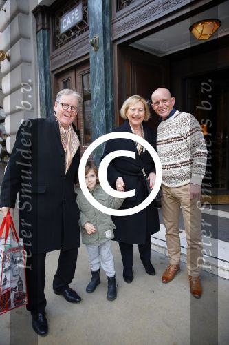 Londen 15 december 2014
Chantal Janzen en Marco Geeratz trouwen in Hotal Cafe Royal.
Het feest is s avonds in hotel Claridge\'s. Ouders en zoon Chantal