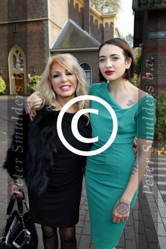 Vaassen 9 november 2014
Presentatie nieuwe produktlijn Aad Ouborg Bourgini genaamd. De presentatie is in restaurant de Leest van Jacob Jan Boerma. Patricia Paay en Christina Curry met nieuwe tatoo