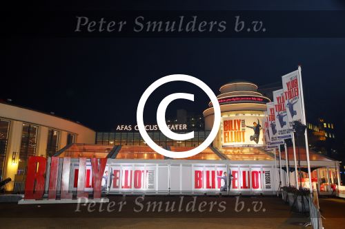 Scheveningen 30 november 2014
Premiere Billy Elliot in het circustheater met in de hoofdrollen Pia Douwes Carry Tefsen Bas Heerkens Reinier Demeijer en Bas Grevelink. Billy werd gespeeld door Carlos Puts.
