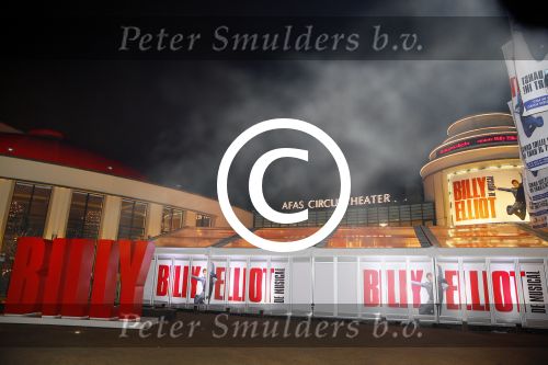 Scheveningen 30 november 2014
Premiere Billy Elliot in het circustheater met in de hoofdrollen Pia Douwes Carry Tefsen Bas Heerkens Reinier Demeijer en Bas Grevelink. Billy werd gespeeld door Carlos Puts.