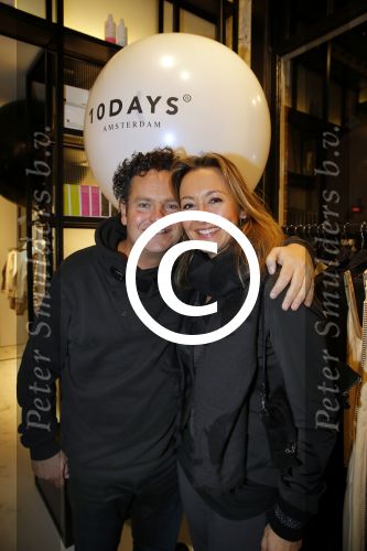 Amsterdam 20 november 2014
Opening winkel 10 days in de cornelis schuytstraat. Dirk Zeelenberg en Cynthia Abma