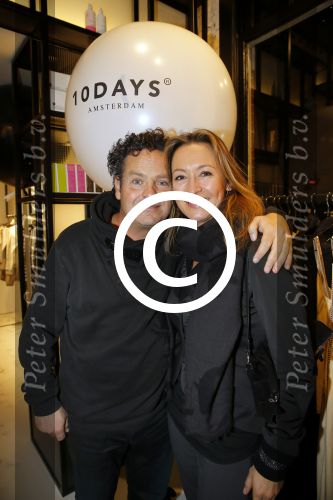 Amsterdam 20 november 2014
Opening winkel 10 days in de cornelis schuytstraat. Dirk Zeelenberg en Cynthia Abma