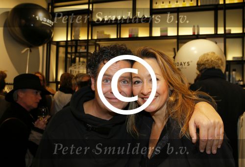Amsterdam 20 november 2014
Opening winkel 10 days in de cornelis schuytstraat. Dirk Zeelenberg en Cynthia Abma