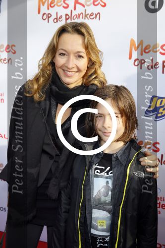 Amsterdam 22 november 2014
Premiere Mees Kees in carre met in de hoofdrollen Willem Voogd Sanne Wallis de Vries  Felix Osinga, en Brent Thomassen.  Cynthia Abma met zoon