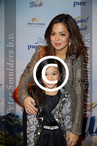 Den Bosch 23 november 2014
Premiere Sound of music in de parade in Den Bosch. Cystine Carreon met dochter