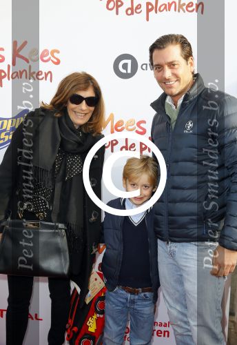Amsterdam 22 november 2014
Premiere Mees Kees in carre met in de hoofdrollen Willem Voogd Sanne Wallis de Vries  Felix Osinga, en Brent Thomassen. moeder en mn Danie Bles met zoon