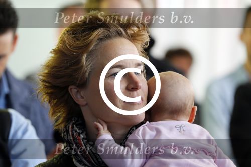 Ridderkerk 10 november 2014
Presentatie Helden met oa Klaasjan Huntelaar met vrouw en kinderen bij v d Valk. Daphne Koster met baby