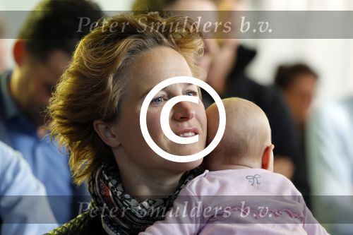 Ridderkerk 10 november 2014
Presentatie Helden met oa Klaasjan Huntelaar met vrouw en kinderen bij v d Valk. Daphne Koster met baby