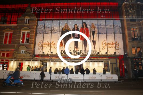Amsterdam 1 december 2014
Premiere Gooische vrouwen 2 in het nieuwe de la mar met in de hoofdrollen Linda de Mol Lies Visschedijk Tjitske Reijdinga en Susan Visser
