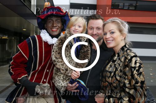 Hilversum 26 november 2014
Sinterklaas bij RTL in studio 21. Dennis Weening met vrouw en dochter