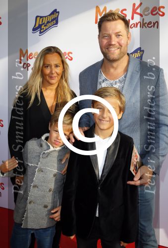 Amsterdam 22 november 2014
Premiere Mees Kees in carre met in de hoofdrollen Willem Voogd Sanne Wallis de Vries  Felix Osinga, en Brent Thomassen. Dennis v d Geest met vrouw en kinderen