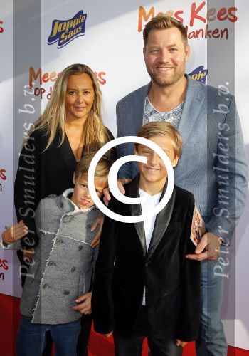 Amsterdam 22 november 2014
Premiere Mees Kees in carre met in de hoofdrollen Willem Voogd Sanne Wallis de Vries  Felix Osinga, en Brent Thomassen. Dennis v d Geest met vrouw en kinderen