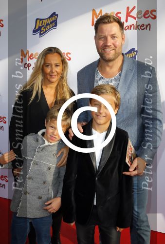 Amsterdam 22 november 2014
Premiere Mees Kees in carre met in de hoofdrollen Willem Voogd Sanne Wallis de Vries  Felix Osinga, en Brent Thomassen. Dennis v d Geest met vrouw en kinderen