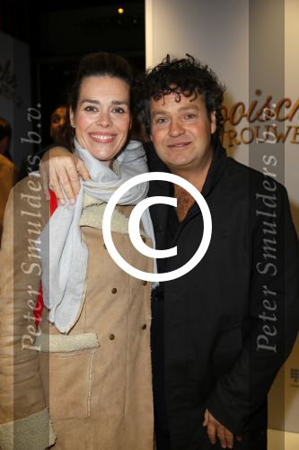 Amsterdam 1 december 2014
Premiere Gooische vrouwen 2 in het nieuwe de la mar met in de hoofdrollen Linda de Mol Lies Visschedijk Tjitske Reijdinga en Susan Visser. Dirk Zeelenberg met vrouw Suus