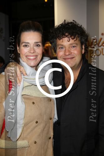 Amsterdam 1 december 2014
Premiere Gooische vrouwen 2 in het nieuwe de la mar met in de hoofdrollen Linda de Mol Lies Visschedijk Tjitske Reijdinga en Susan Visser. Dirk Zeelenberg met vrouw Suus