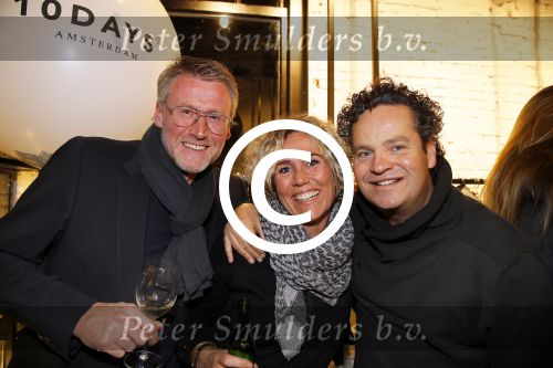 Amsterdam 20 november 2014
Opening winkel 10 days in de cornelis schuytstraat. Anouk Smulders opent de winkel en de oprichters van 10 days Barbara Hilbrink en Myon Veenendaal zij natuurlijk aanwezig. Ook Suus Zeelenberg neemt het woord. Dirk Zeelenberg