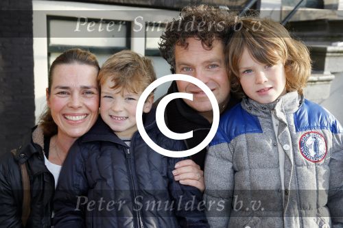 Amsterdam 22 november 2014
Premiere Mees Kees in carre met in de hoofdrollen Willem Voogd Sanne Wallis de Vries  Felix Osinga, en Brent Thomassen. Dirk Zeelenberg met vrouw Suus en zoons