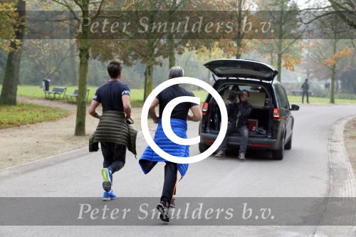 Amsterdam 5 november 2014
Dave en Dries Roelvink gaan rennen in het vondelpark voor hun soap die binnenkort op sbs6 uitgezonden wordt.