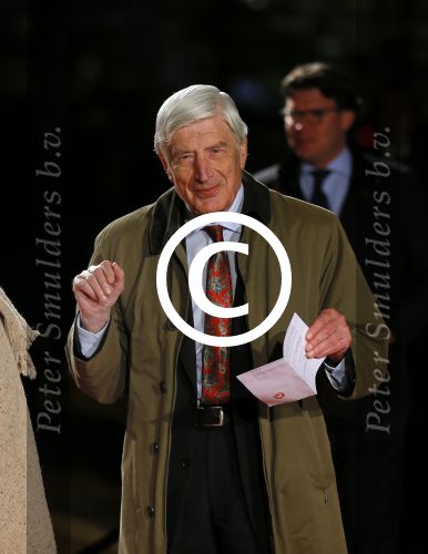 Utrecht 8 december 2014
Mr Pieter v Vollenhoven viert samen met zijn familie ,Prinses Margriet Prins Maurits Prinses Marilene Prins Bernhard Jr. Prinses Annette Prins Floris Prinses Aimee Prins Pieter Christiaan en Prinses Anita zijn 75e verjaardag in het Beatrix theater.